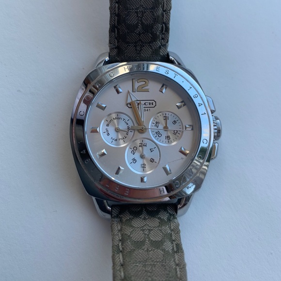 Coach Watch. - Picture 1 of 2